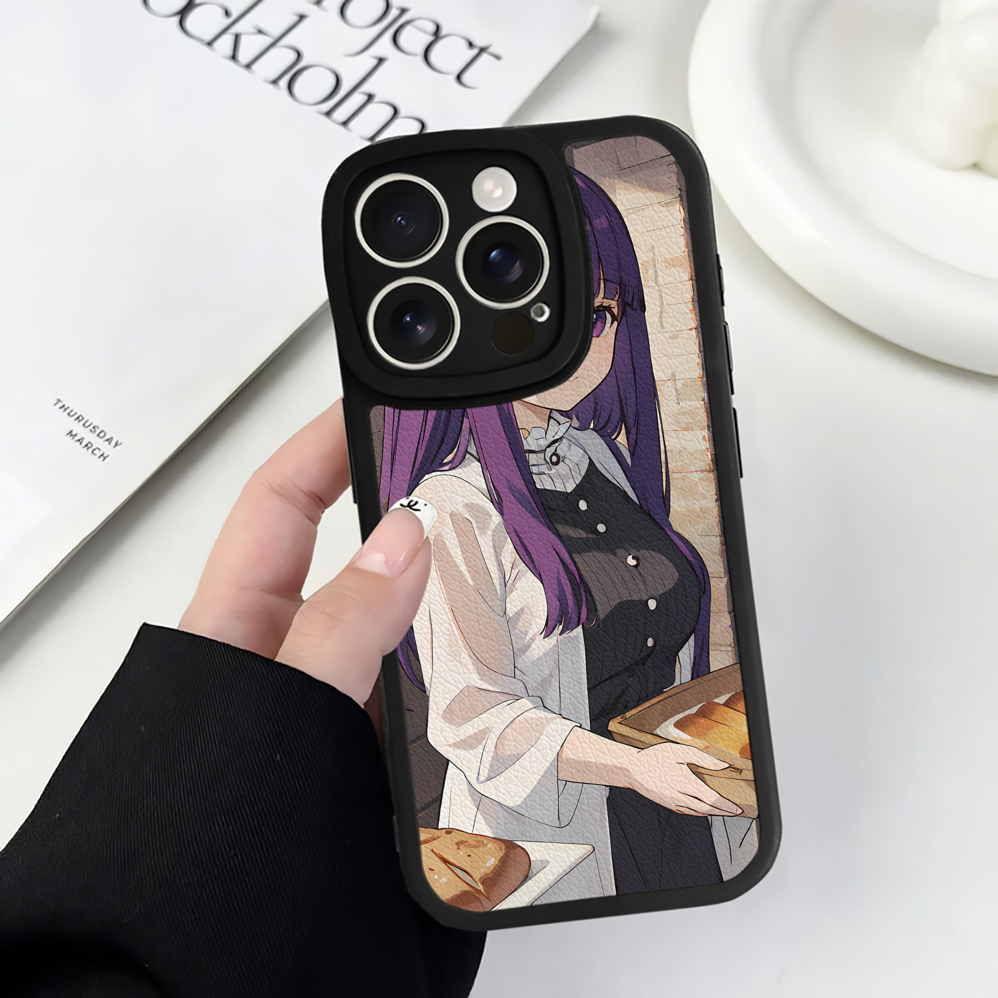 （画像用） 葬送のフリーレン Frieren 【iPhone 16シリーズ対応】シリコンスマホケース（レザー調） 材質：シリコン